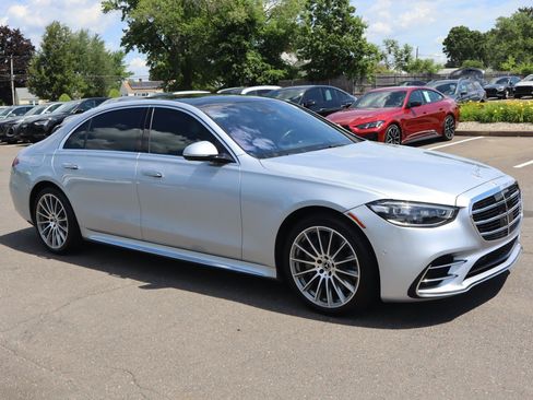 Used 2022 Mercedes-Benz S 500 4MATIC w/ AMG Line Package image 3