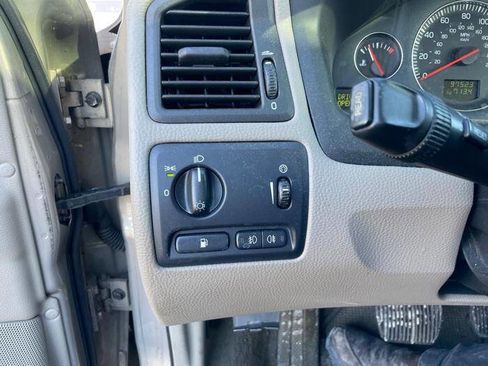 Used 2005 Volvo XC70 image 34