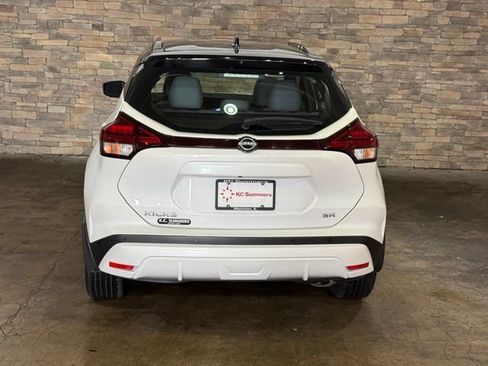 Used 2023 Nissan Kicks SR w/ SR Premium Package FWD image 7