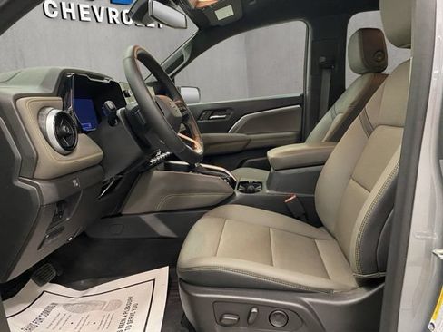Used 2025 Chevrolet Colorado ZR2 w/ Midnight Edition AWD/4WD image 7