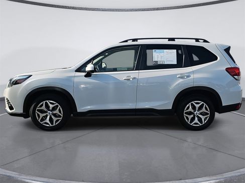 Used 2023 Subaru Forester Premium image 6
