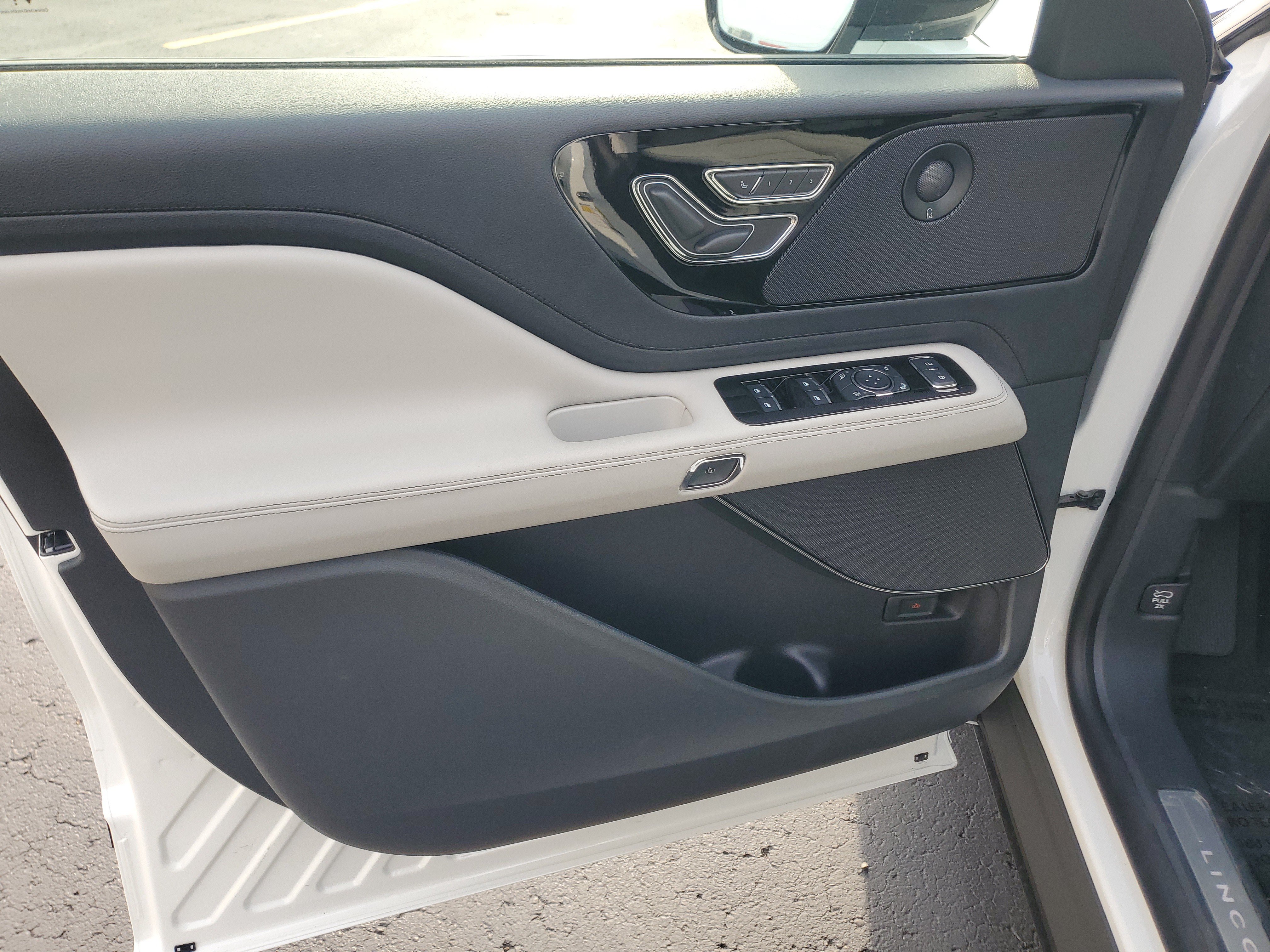 New 2027 Lincoln Aviator Reserve w/ Jet Appearance Package AWD/4WD image 8