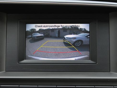 Used 2020 Hyundai Elantra SE FWD image 3
