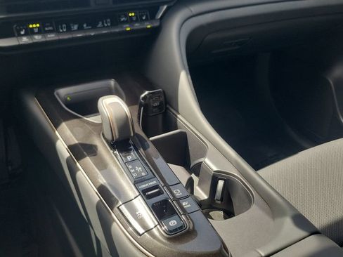 Certified 2025 Toyota Crown AWD/4WD image 15