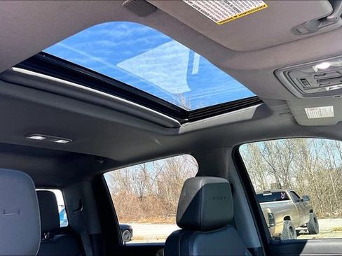 Used 2022 GMC Sierra 2500 Denali w/ Denali Ultimate Package image 22