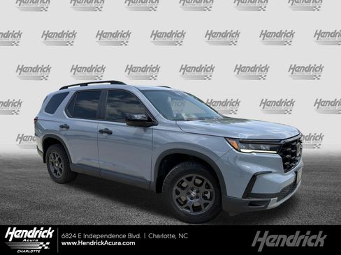 Used 2025 Honda Pilot TrailSport image 1