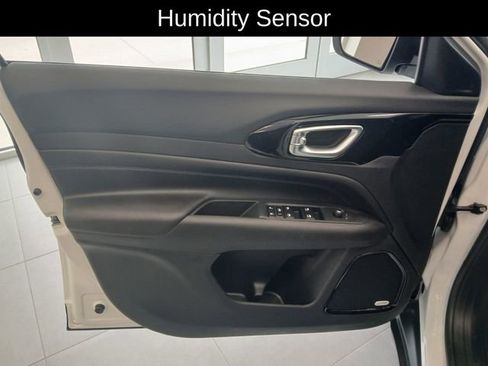 New 2026 Jeep Compass Latitude image 12