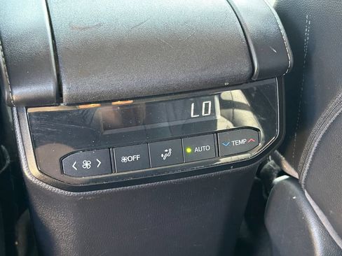 Used 2022 Toyota Highlander Limited AWD/4WD image 25