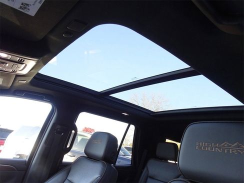 Used 2021 Chevrolet Tahoe High Country w/ Premium Package image 12