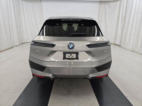 Used 2023 BMW iX xDrive50 w/ Sport Package AWD/4WD image 11