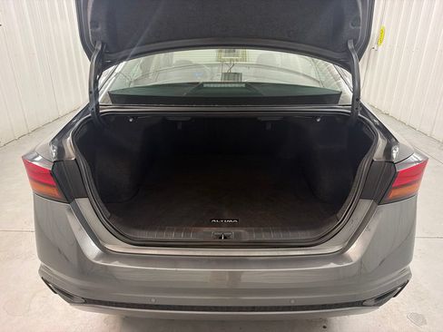 Used 2025 Nissan Altima 2.5 SV FWD image 19