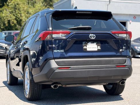 Used 2019 Toyota RAV4 XLE FWD image 3