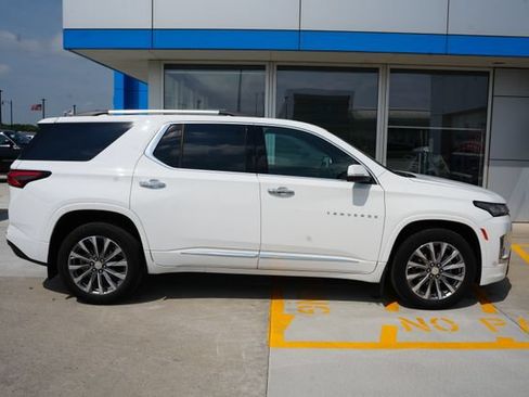 Used 2023 Chevrolet Traverse Premier AWD/4WD image 36
