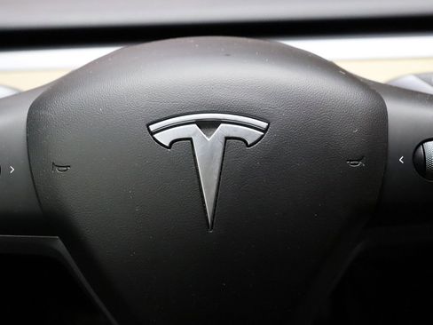 Used 2023 Tesla Model 3 Standard Range image 38