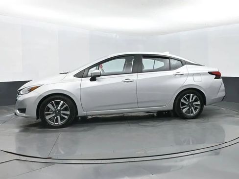 Used 2025 Nissan Versa SV image 5