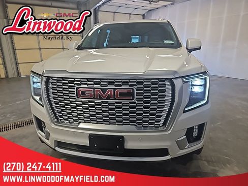Used 2024 GMC Yukon XL Denali w/ Denali Reserve Package image 3