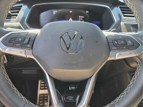 Used 2023 Volkswagen Tiguan SE R-Line image 32