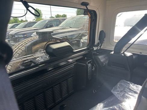 Used 2023 Jeep Wrangler Unlimited Sahara w/ Cold Weather Group AWD/4WD image 9