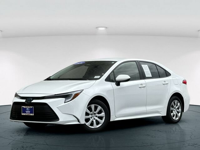 Used 2024 Toyota Corolla LE FWD image 2