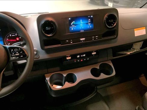 Used 2024 Mercedes-Benz Sprinter 2500 image 23