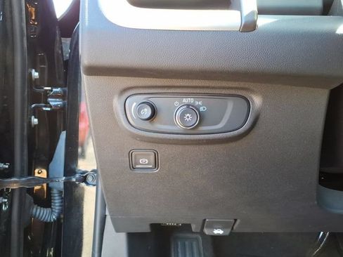 Used 2024 GMC Terrain SLE FWD image 16