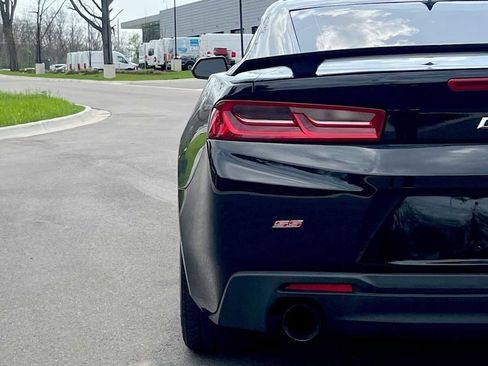 Used 2018 Chevrolet Camaro SS RWD image 18