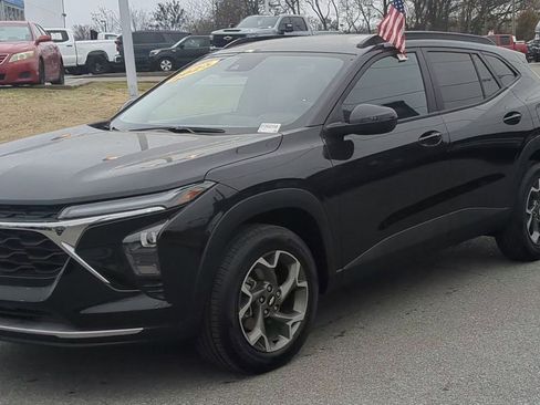 Used 2025 Chevrolet Trax LT w/ Driver Confidence Package image 4