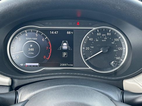 Used 2022 Nissan Versa SV w/ Trunk Package image 22