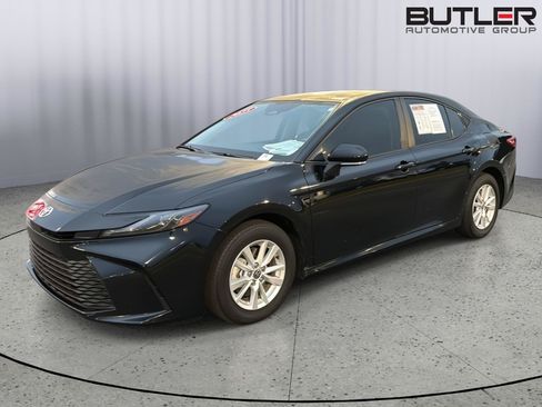 Used 2025 Toyota Camry LE w/ Convenience Package AWD/4WD image 2
