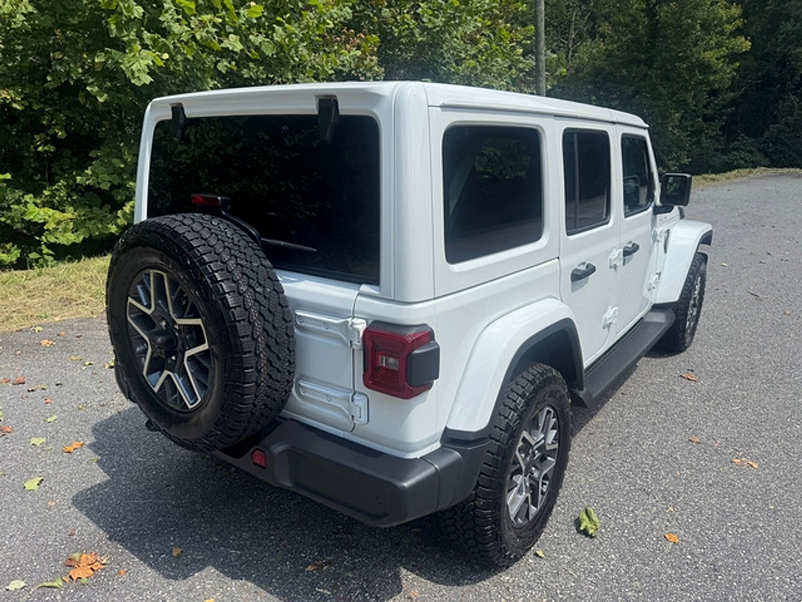 New 2026 Jeep Wrangler Unlimited Sahara AWD/4WD image 7