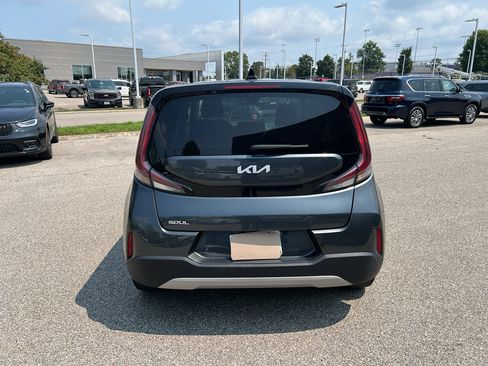 Used 2024 Kia Soul LX w/ Option Group 015 FWD image 6