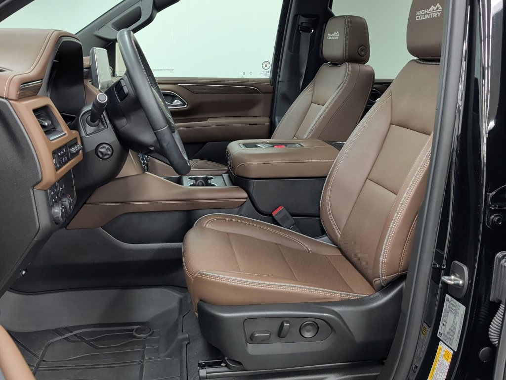 Used 2024 Chevrolet Tahoe High Country AWD/4WD image 9