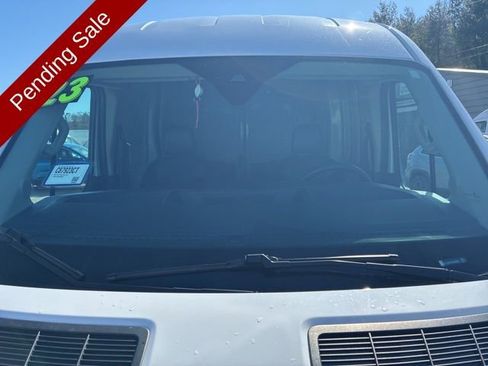 Used 2023 Ford Transit 250 Medium Roof image 3