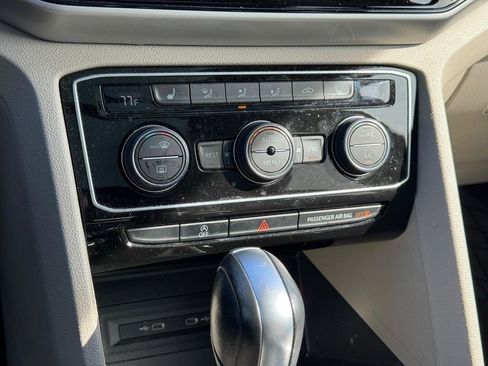 Used 2022 Volkswagen Atlas SEL R-Line image 21