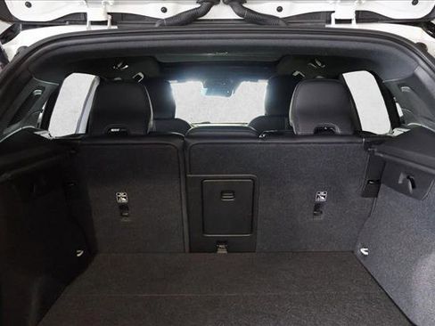 Used 2021 Volvo XC40 T5 R-Design image 6