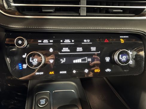 Certified 2025 INFINITI QX60 Luxe w/ Vision Package AWD/4WD image 19