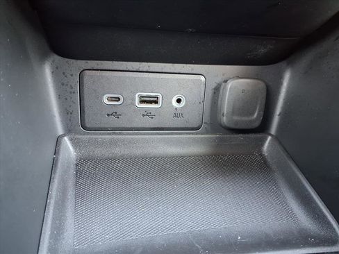 Used 2024 GMC Terrain SLE w/ Driver Convenience Package image 6