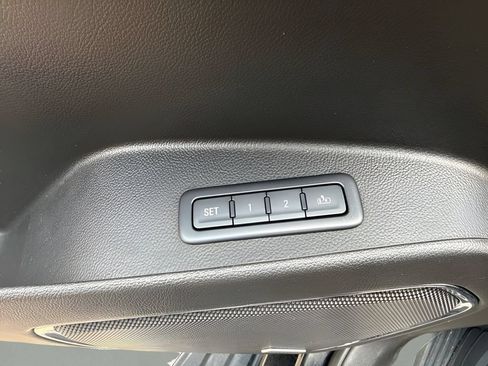 Used 2018 Chevrolet Suburban Premier AWD/4WD image 11