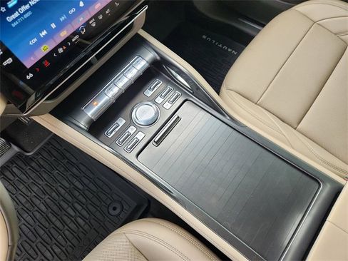 Used 2024 Lincoln Nautilus Premier image 19