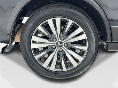 Used 2020 Mitsubishi Outlander ES image 45