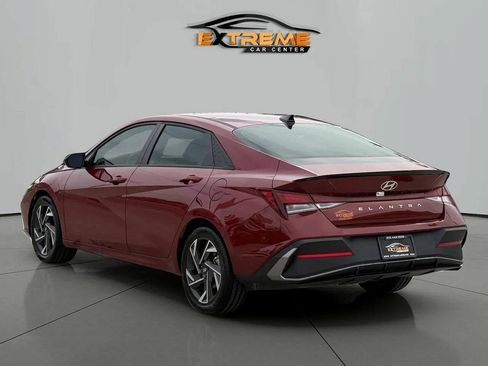 Used 2025 Hyundai Elantra Sport FWD image 4