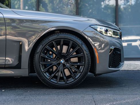 Used 2021 BMW 740i w/ M Sport Package image 5