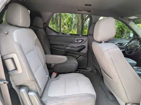 Used 2023 Chevrolet Traverse LT FWD image 21