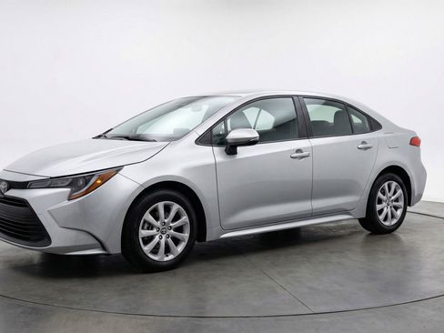 Used 2025 Toyota Corolla LE FWD image 3