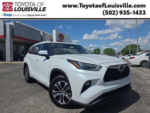 Used 2023 Toyota Highlander XLE FWD image 1