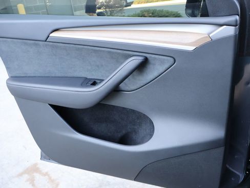 Used 2023 Tesla Model Y Performance image 30