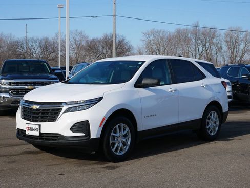 Used 2023 Chevrolet Equinox LS w/ LS Convenience Package AWD/4WD image 5