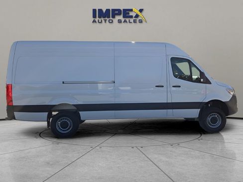 Used 2025 Mercedes-Benz Sprinter 2500 image 6