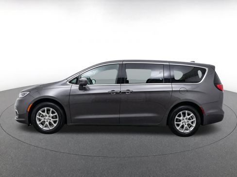 Used 2024 Chrysler Voyager LX FWD image 5