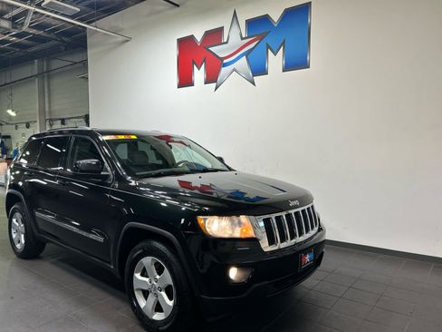 Used 2011 Jeep Grand Cherokee Laredo RWD image 2